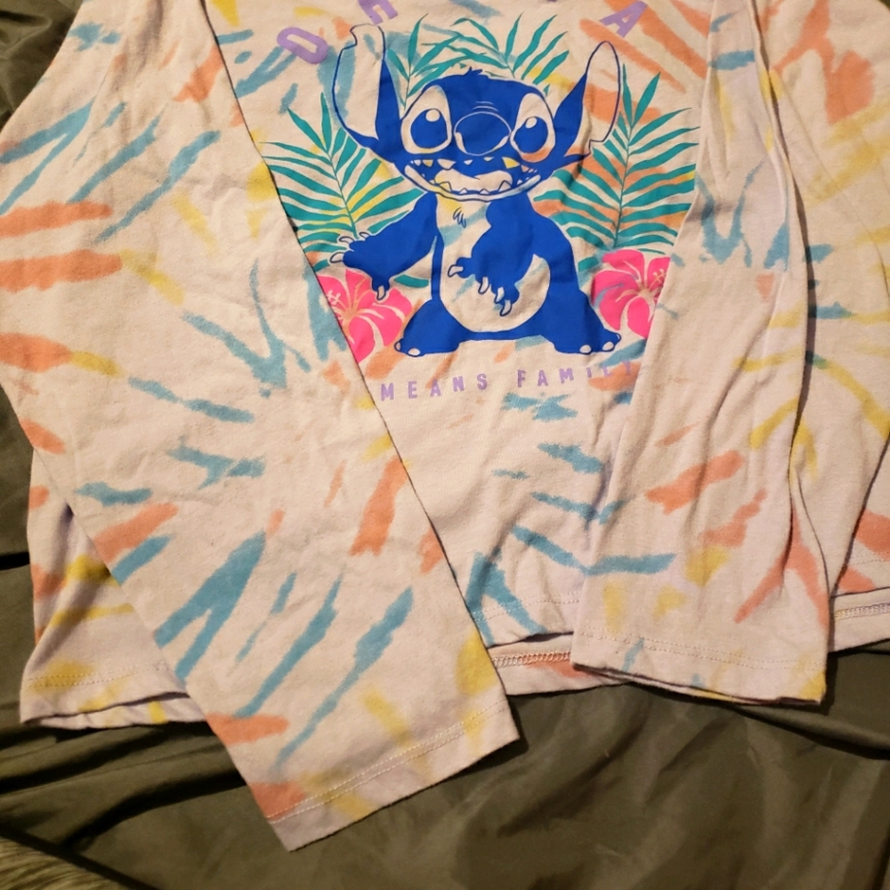 Disney long sleeve crop top, size L, never worn, lilo and stitch